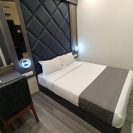 Hotel Classio Andheri - Near Dn Nagar Metro Station Mumbai  Buitenkant foto