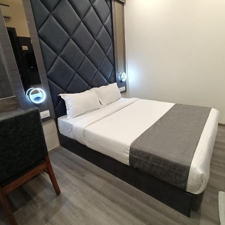 Hotel Classio Andheri - Near Dn Nagar Metro Station Mumbai  Buitenkant foto