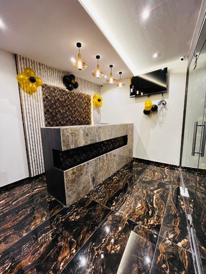 Hotel Classio Andheri - Near Dn Nagar Metro Station Mumbai  Buitenkant foto