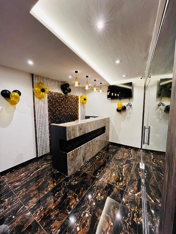 Hotel Classio Andheri - Near Dn Nagar Metro Station Mumbai  Buitenkant foto