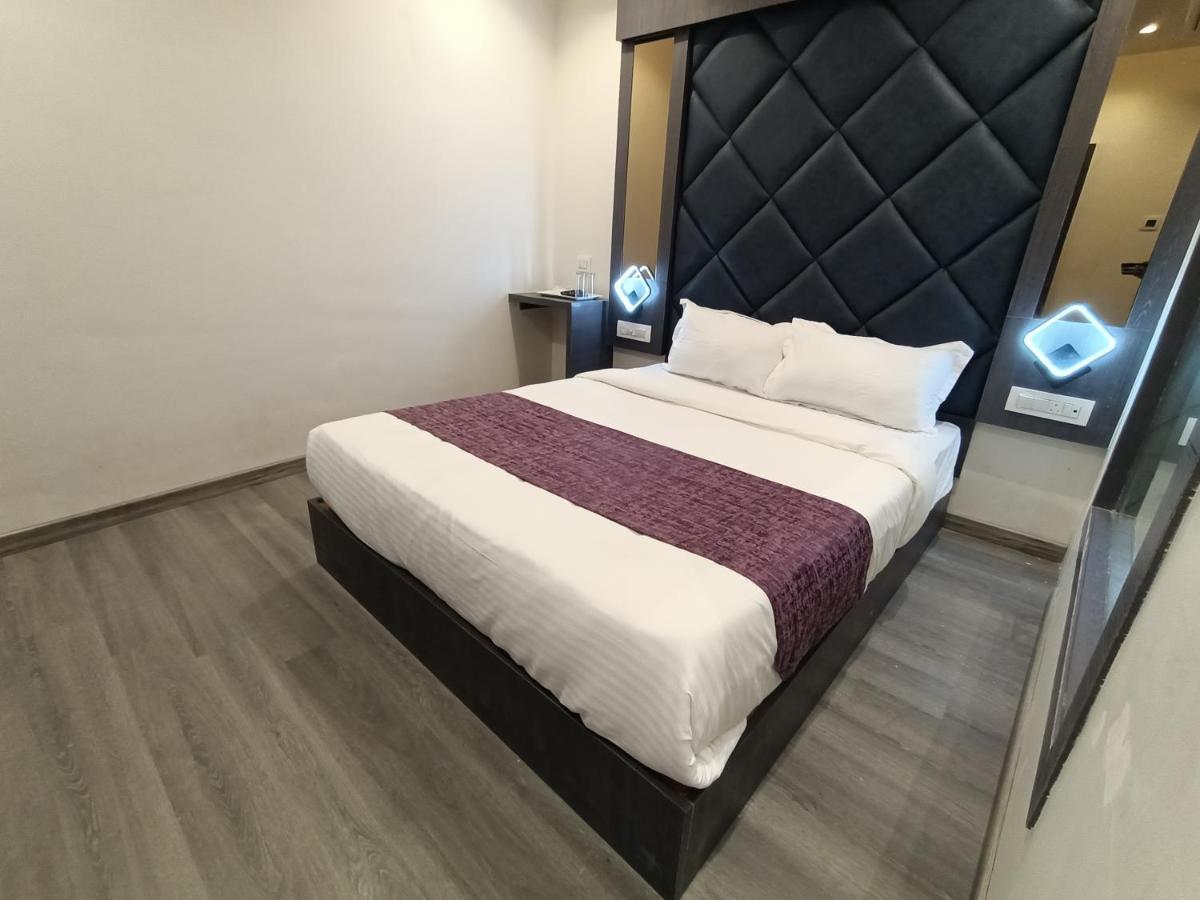 Hotel Classio Andheri - Near Dn Nagar Metro Station Mumbai  Buitenkant foto
