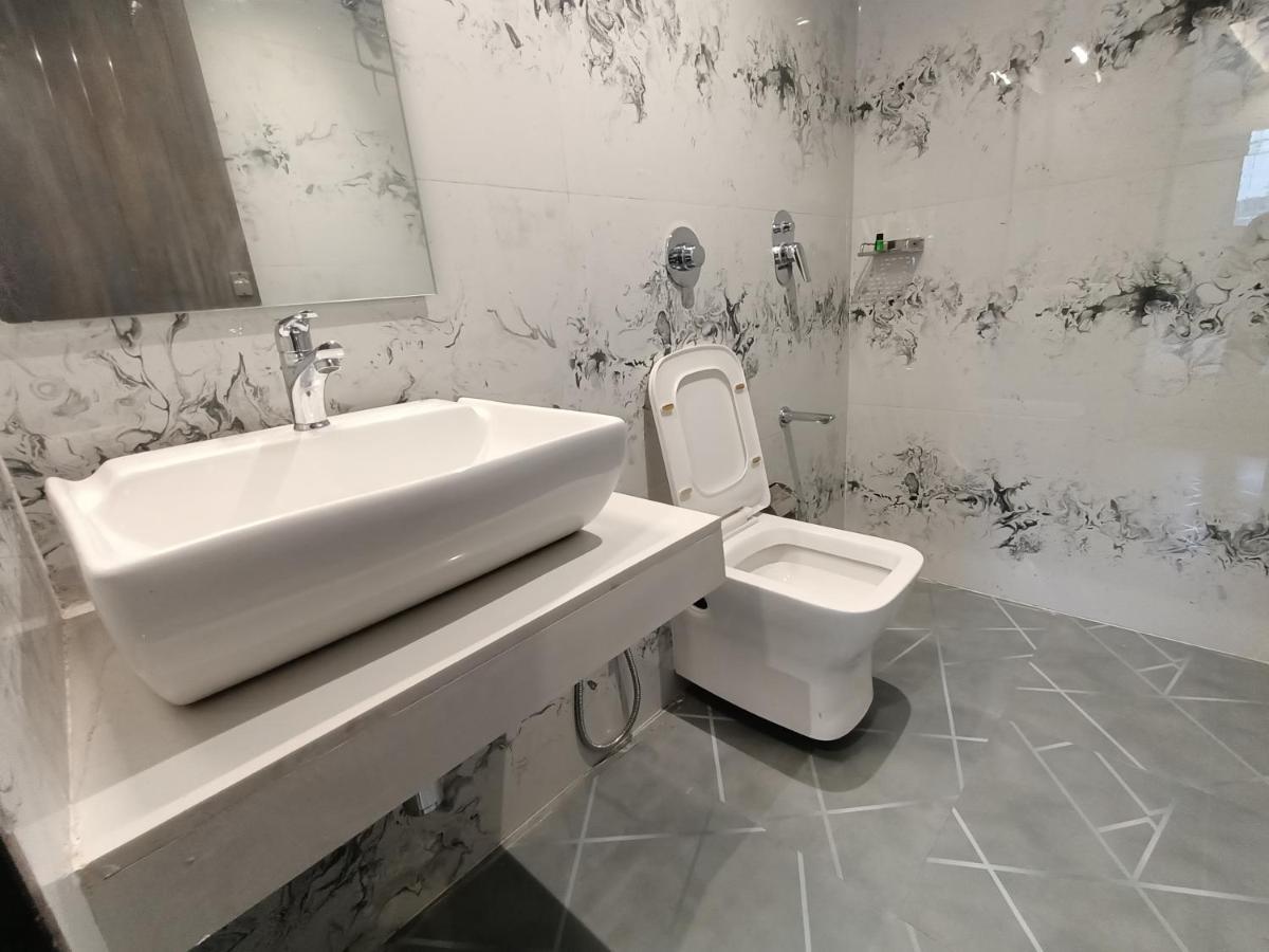 Hotel Classio Andheri - Near Dn Nagar Metro Station Mumbai  Buitenkant foto