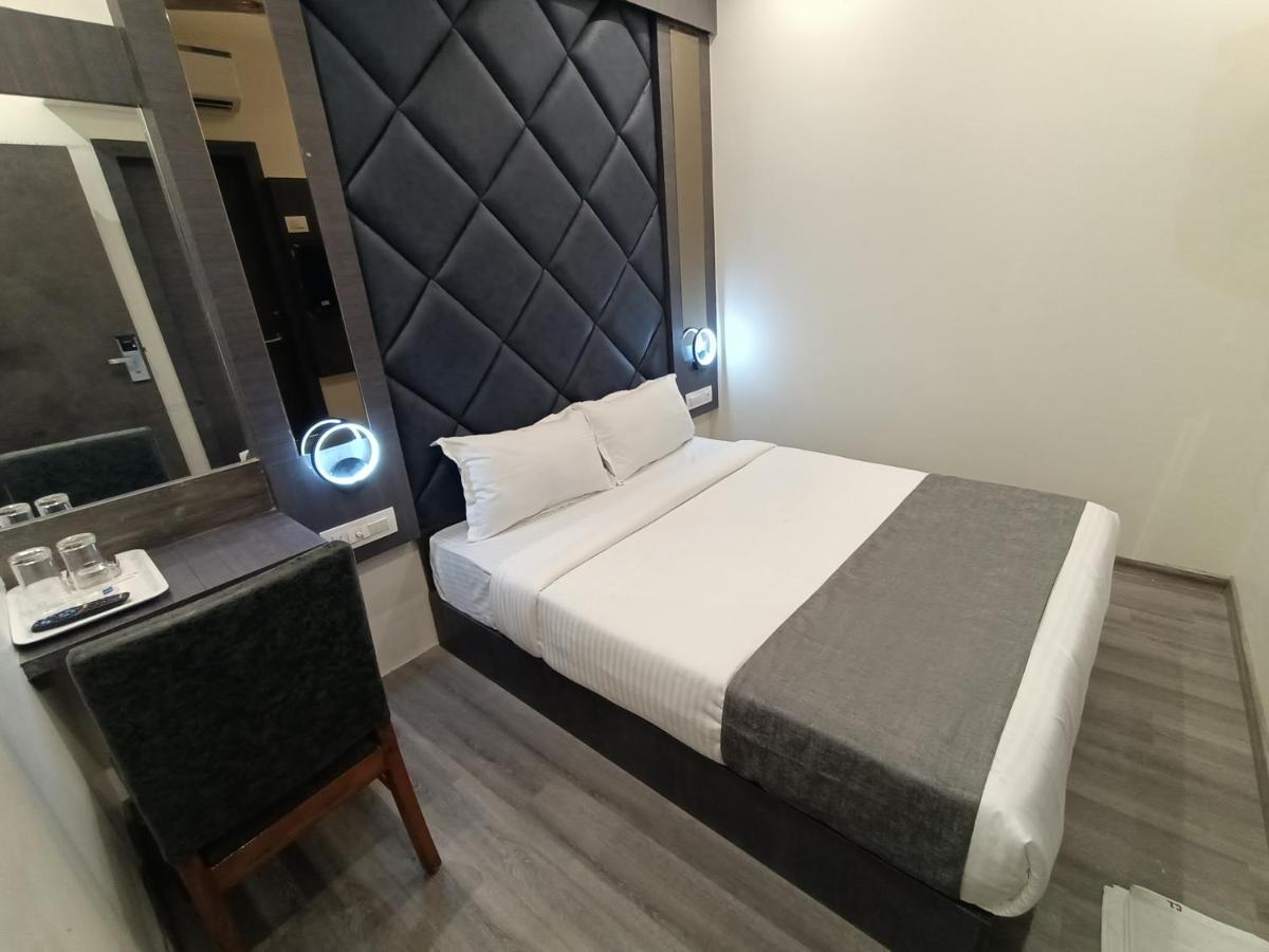 Hotel Classio Andheri - Near Dn Nagar Metro Station Mumbai  Buitenkant foto