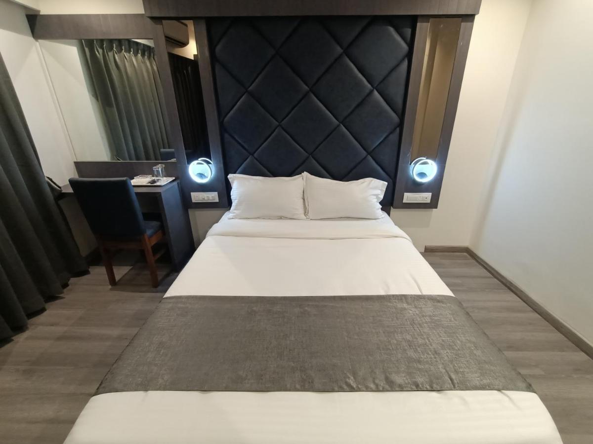 Hotel Classio Andheri - Near Dn Nagar Metro Station Mumbai  Buitenkant foto