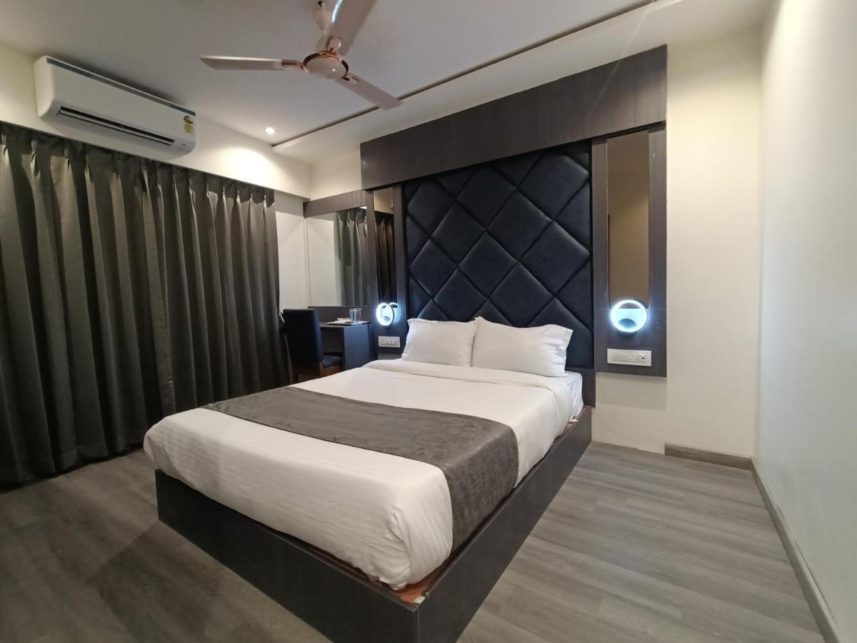 Hotel Classio Andheri - Near Dn Nagar Metro Station Mumbai  Buitenkant foto