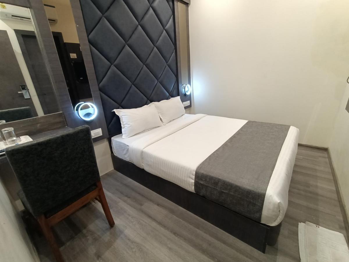 Hotel Classio Andheri - Near Dn Nagar Metro Station Mumbai  Buitenkant foto