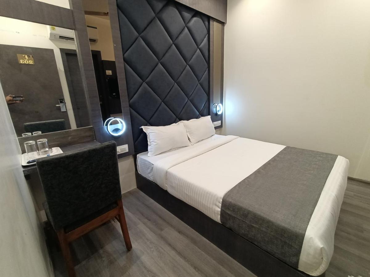 Hotel Classio Andheri - Near Dn Nagar Metro Station Mumbai  Buitenkant foto