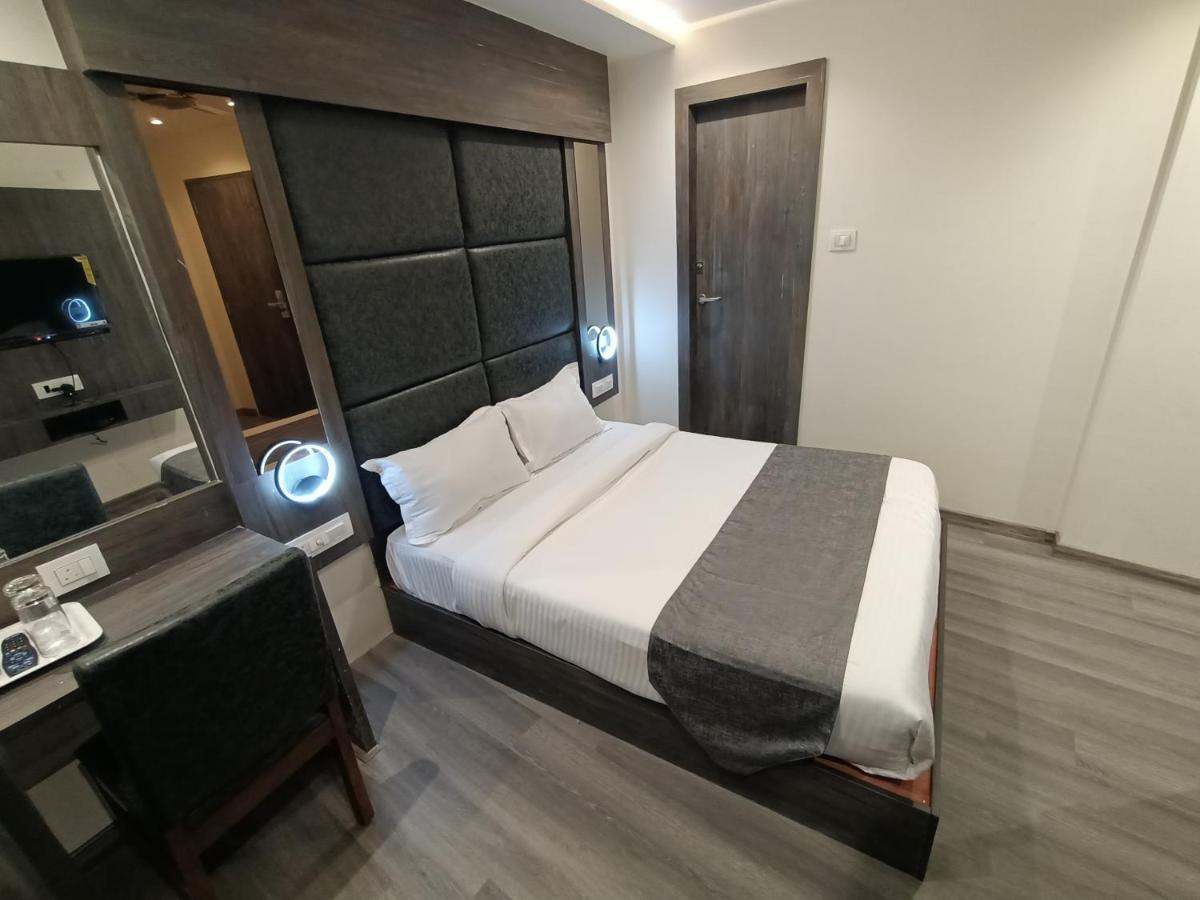 Hotel Classio Andheri - Near Dn Nagar Metro Station Mumbai  Buitenkant foto