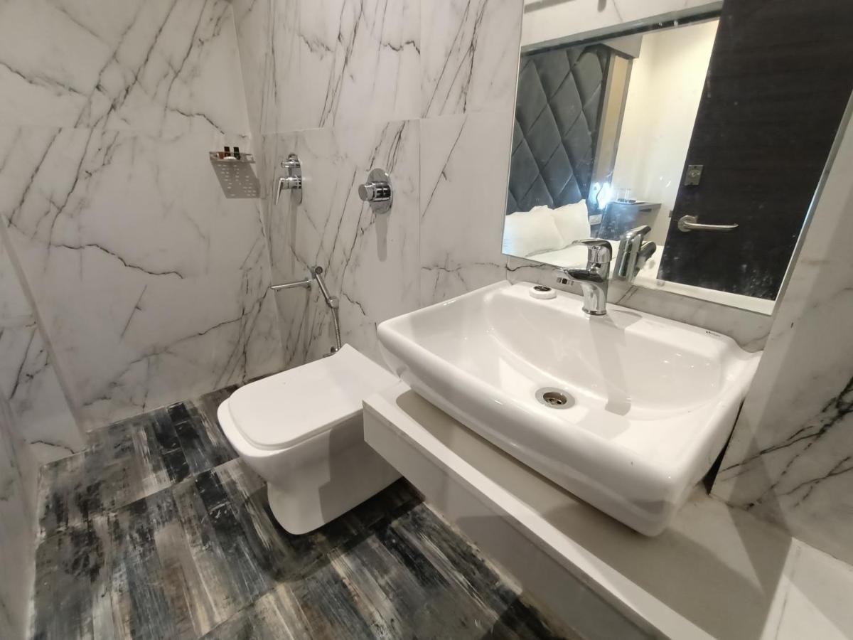 Hotel Classio Andheri - Near Dn Nagar Metro Station Mumbai  Buitenkant foto