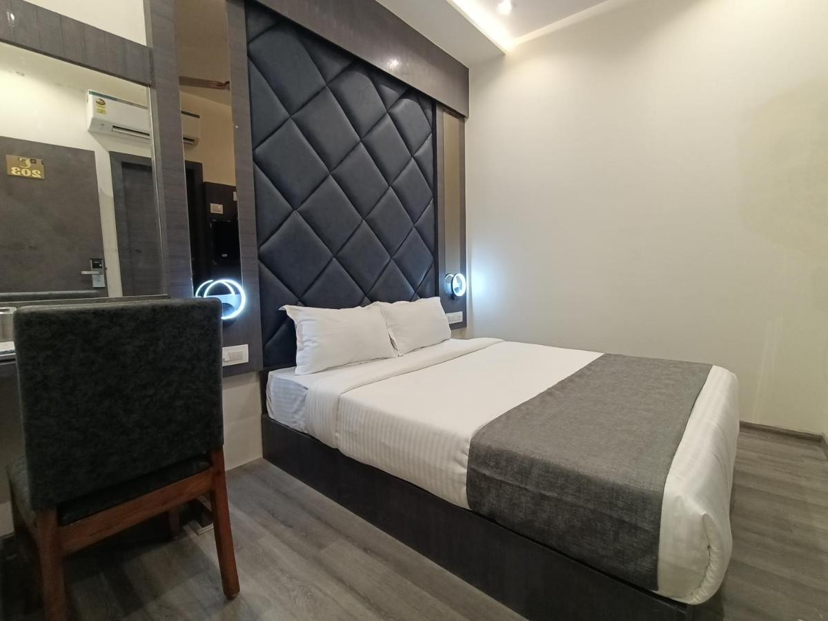Hotel Classio Andheri - Near Dn Nagar Metro Station Mumbai  Buitenkant foto